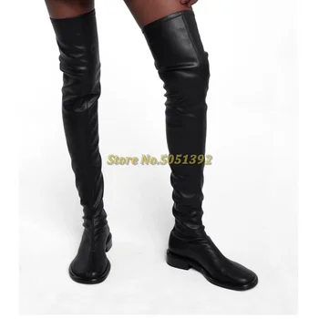 Зимние женские ботинки на плоской подошве, весенние сапоги выше колена на низком каблуке с круглым носком, Черные кожаные тонкие женские ботинки