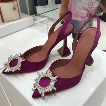 Элегантные Новые цветные босоножки с украшением в виде кристаллов, женские атласные модельные туфли на высоком каблуке с острым носком